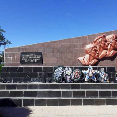 Памятный знак на месте высадки Евпаторийского десанта