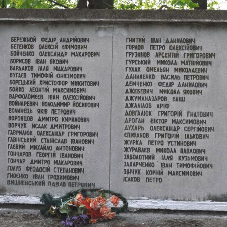 Братская могила в с. Товмачик Коломыйского района