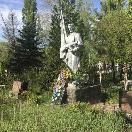 Братская могила на кладбище с. Королевка Макаровского района