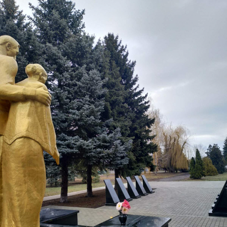 Братская могила в пгт Удачное Красноармейского района