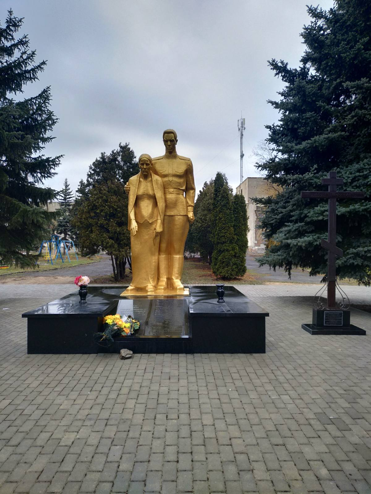 Братская могила в пгт Удачное Красноармейского района