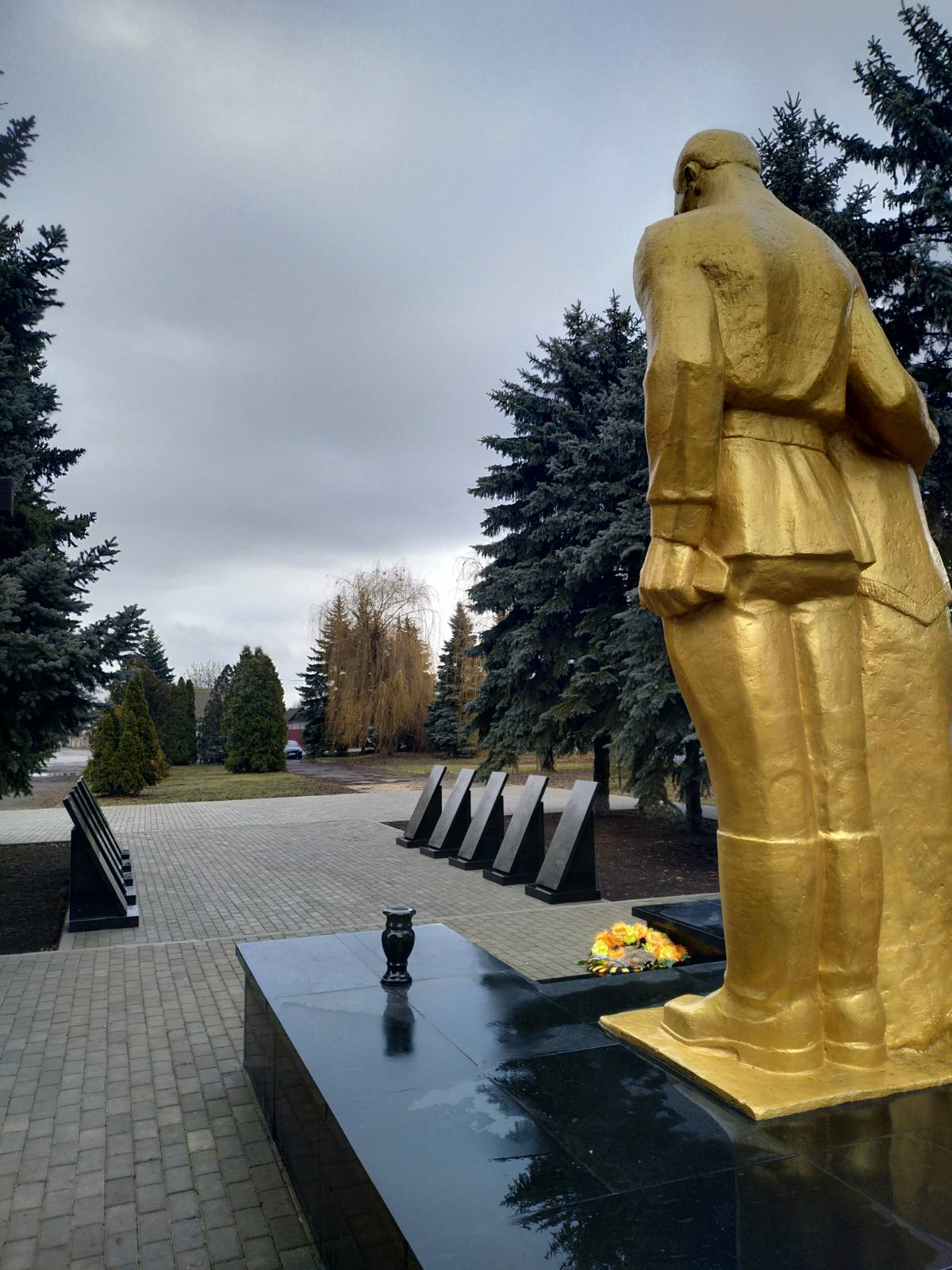 Братская могила в пгт Удачное Красноармейского района