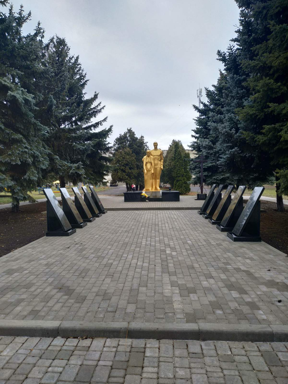 Братская могила в пгт Удачное Красноармейского района