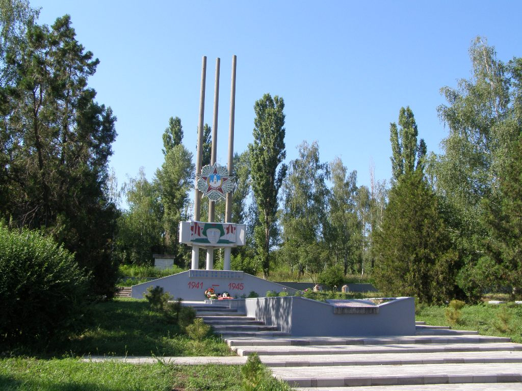 Мемориальный комплекс в с. Мишурин Рог Верхнеднепровского района