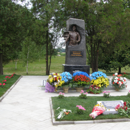Братская могила в с. Рудка Царичанского района