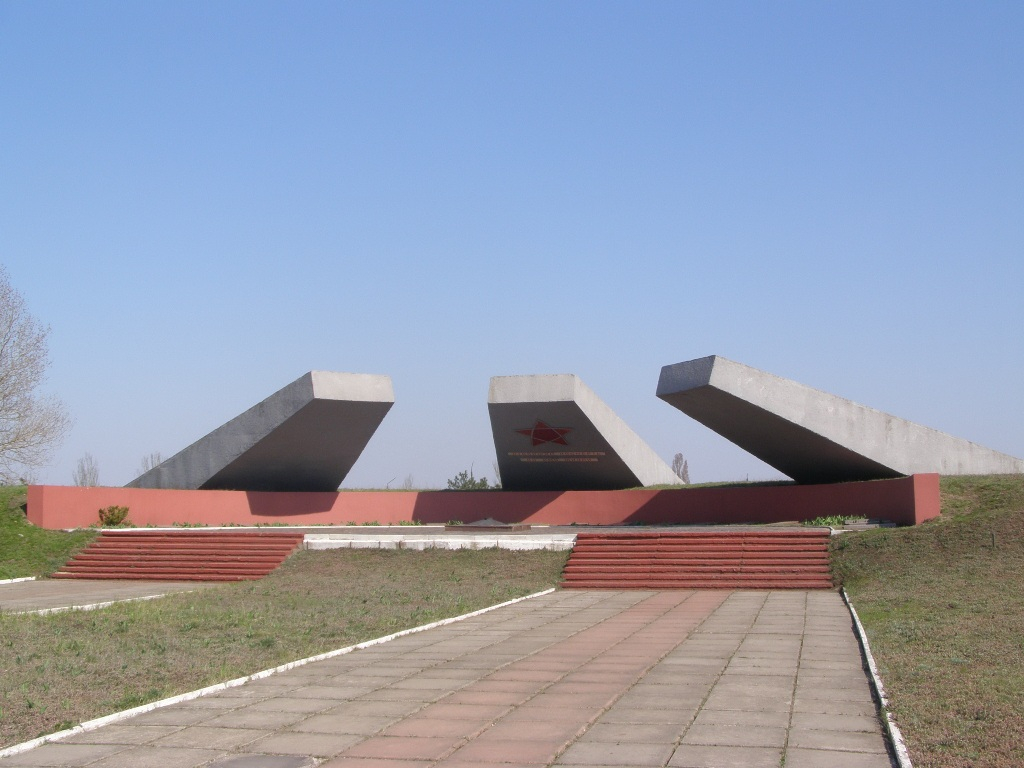 Братская могила на ул. Курсантская