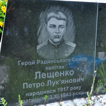 Братская могила в с. Великая Ольшанка Васильковского района