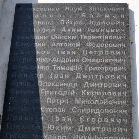 Братская могила в с. Великая Ольшанка Васильковского района