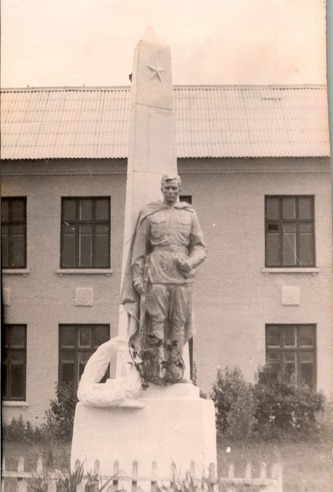 Памятник воинам, погибшим в период 1941-1945 гг.