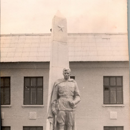 Памятник воинам, погибшим в период 1941-1945 гг.