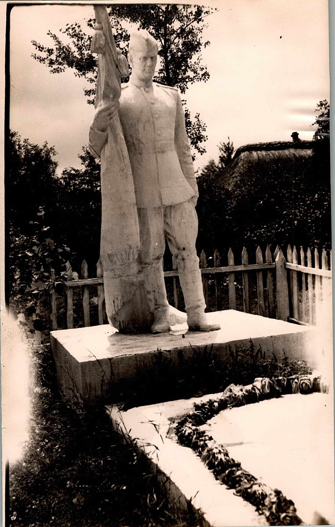 Памятник воинам, погибшим в период 1941-1945 гг.