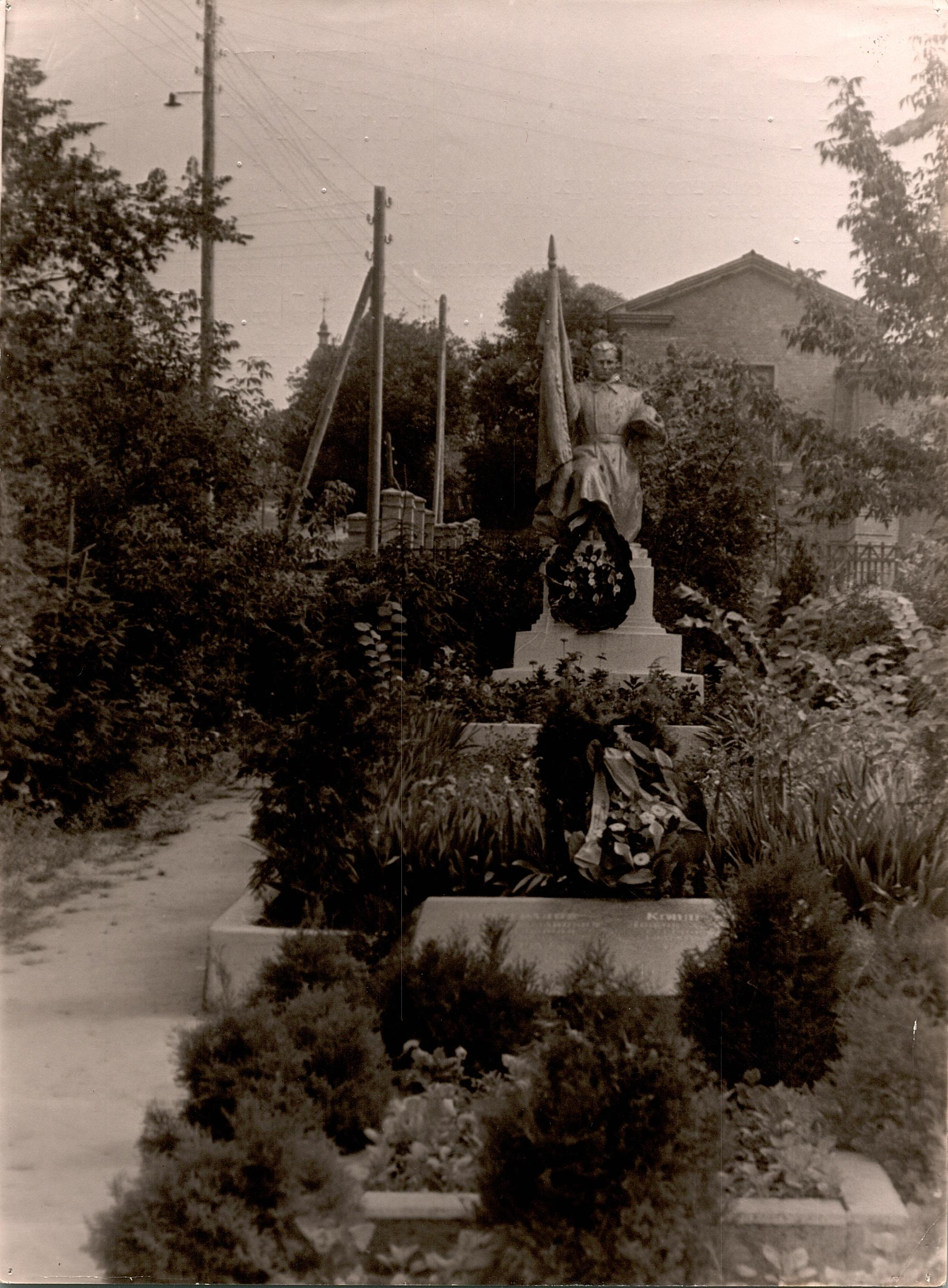 Памятник воинам, погибшим в период 1941-1945 гг.
