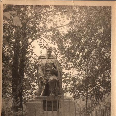 Памятник воинам, погибшим в период 1941-1945 гг.