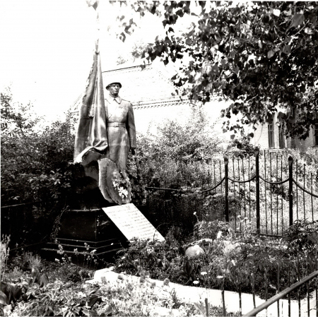 Памятник воинам, погибшим в период 1941-1945 гг.