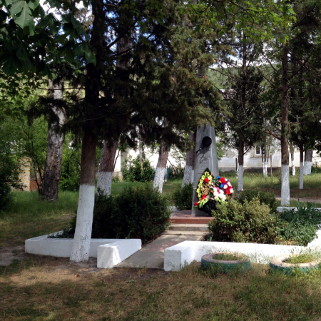 Братская могила в д. Ворон