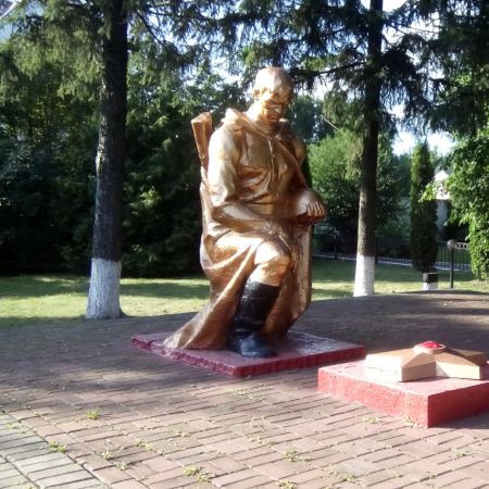 Братская могила на ж/д станции с. Чернорудка