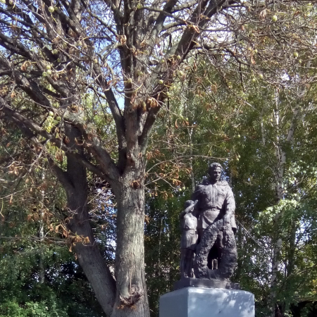 Братская могила в поле в с. Русская Поляна 