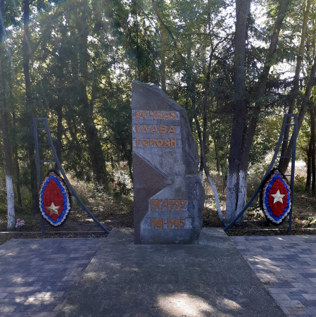 Памятник рабочим химзавода