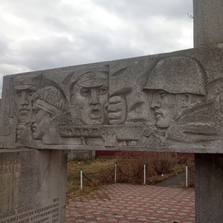Братская могила в г. Герца
